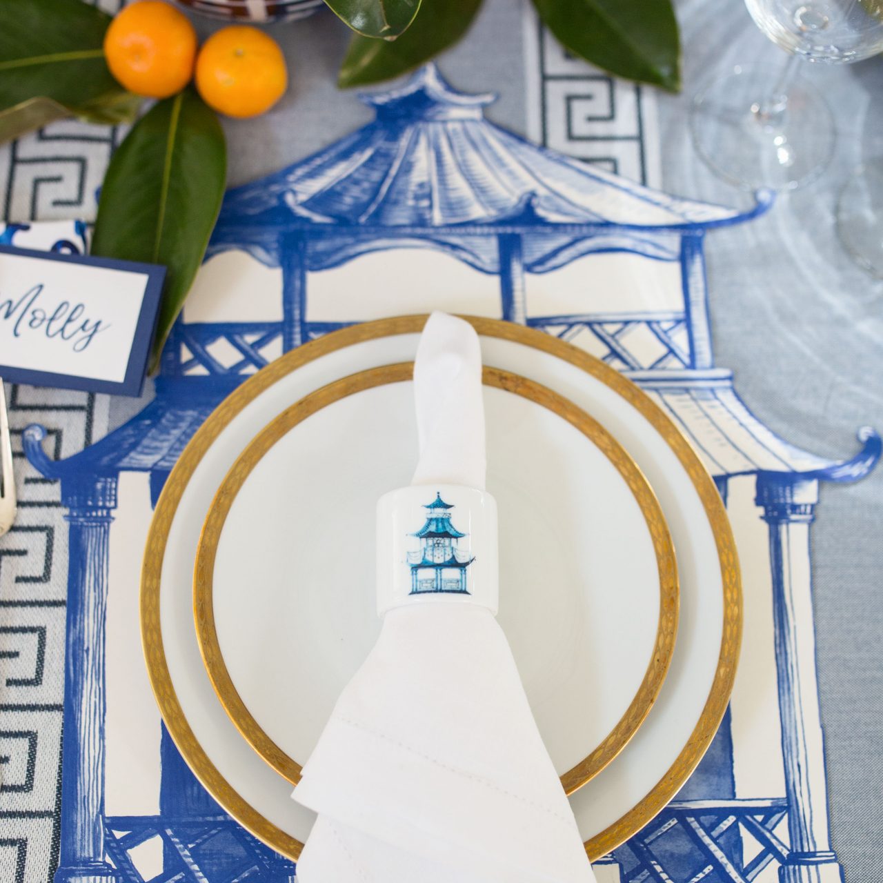 Blue and White Holiday Table Setting Ideas